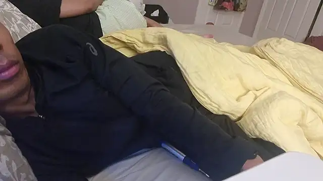 Snapshot of AmateurGuy23 chatting on 24, 11, 2025 AmateurGuy23 online show from 24, 11, 2025