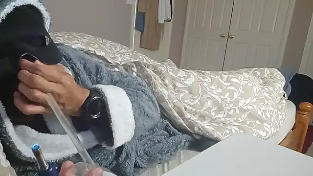 Snapshot of AmateurGuy23 chatting on 10, 9, 2025 AmateurGuy23 online show from 10, 9, 2025