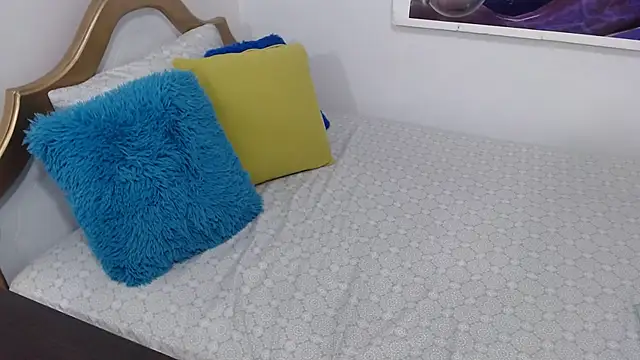 emiliaa hot online show from 15, 2, 2025