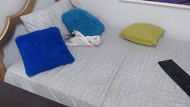 emiliaa hot online show from 24, 2, 2025