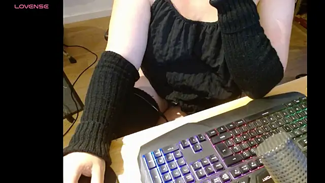 Snapshot of elisacoquineoff chatting on 28, 5, 2026 elisacoquineoff online show from 28, 5, 2026