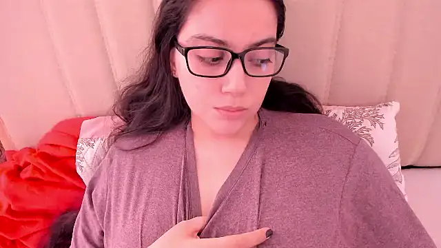 Snapshot of roniewester chatting on 7, 7, 2026 roniewester online show from 7, 7, 2026
