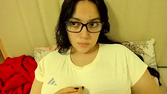 Snapshot of roniewester chatting on 5, 7, 2026 roniewester online show from 5, 7, 2026