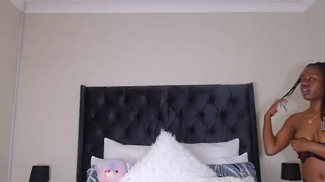 Sexynaughty Gal online show from 5, 3, 2025