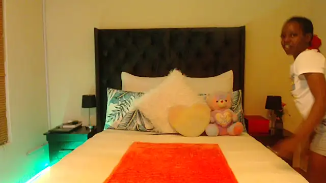 Sexynaughty Gal online show from 24, 12, 2024