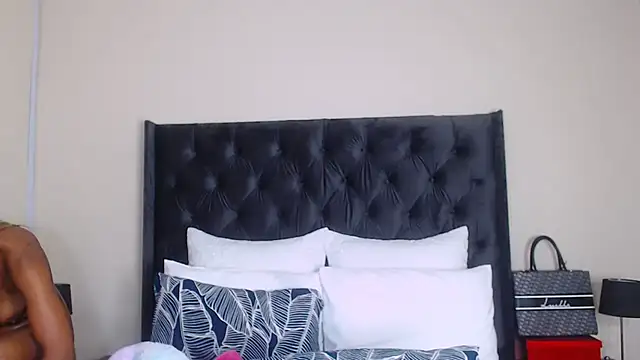 Sexynaughty Gal online show from 2, 2, 2025