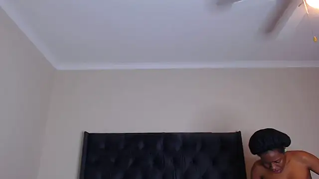 Sexynaughty Gal online show from 12, 11, 2025