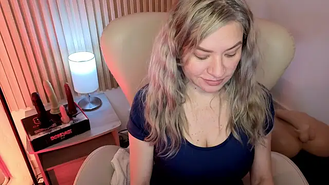 Snapshot of MarianL0ve chatting on 19, 10, 2025 MarianL0ve online show from 19, 10, 2025