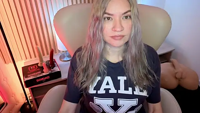 Snapshot of MarianL0ve chatting on 7, 10, 2025 MarianL0ve online show from 7, 10, 2025