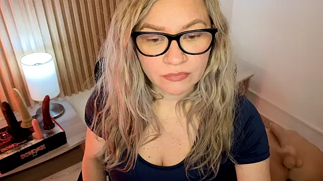 Snapshot of MarianL0ve chatting on 21, 11, 2025 MarianL0ve online show from 21, 11, 2025