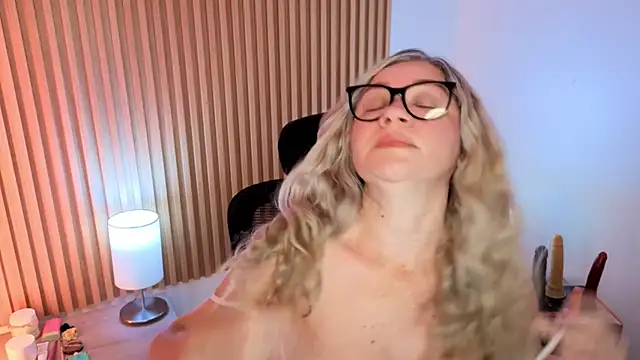 MarianL0ve online show from 4, 4, 2026