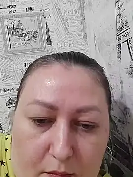 Snapshot of Rini333 chatting on 8, 11, 2025 Rini333 online show from 8, 11, 2025