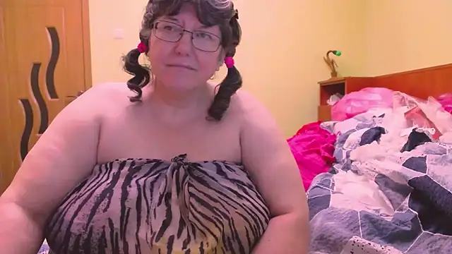 HugeTits online show from 15, 12, 2025