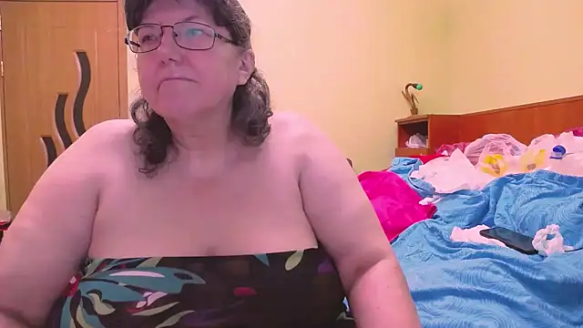 HugeTits online show from 3, 5, 2026