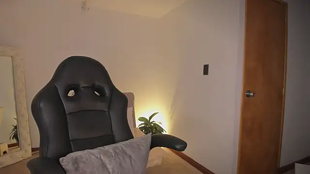 Ally Snow online show from 11, 11, 2025