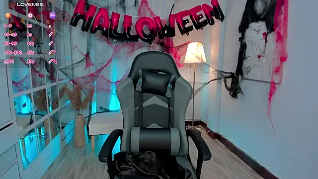 LeahJones  online show from 11, 10, 2025