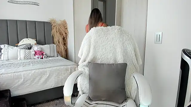 NatalieClark online show from 17, 4, 2026