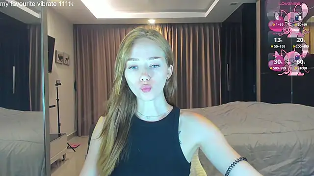 Hot Mia  online show from 14, 11, 2025