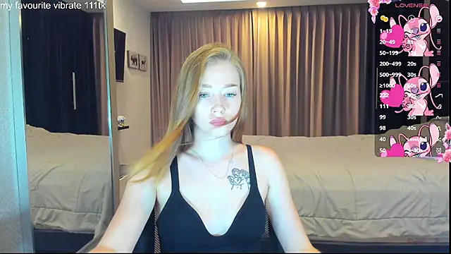 Hot Mia  online show from 28, 9, 2025