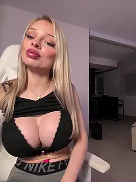 HannaXLove online show from 15, 12, 2025