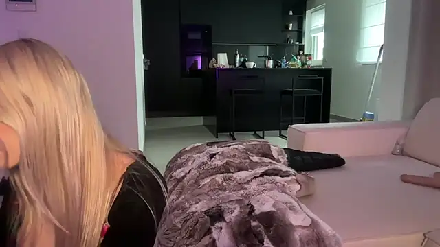 Snapshot of HannaXLove chatting on 1, 2, 2026 HannaXLove online show from 1, 2, 2026