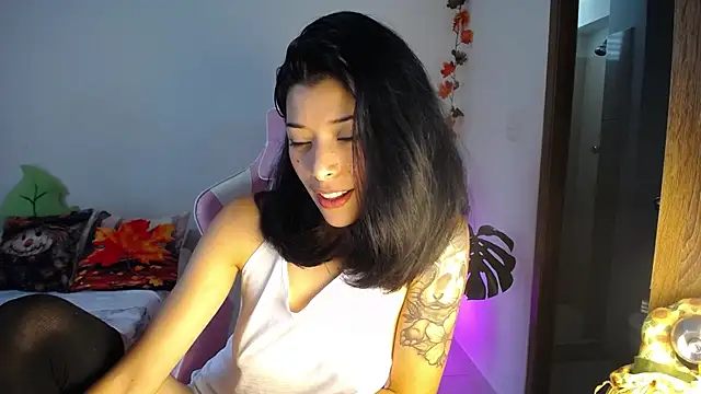 Snapshot of maggie_kay chatting on 6, 10, 2025 maggie kay online show from 6, 10, 2025