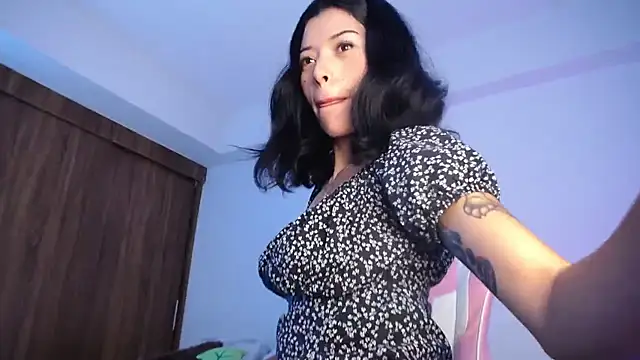 Snapshot of maggie_kay chatting on 1, 10, 2025 maggie kay online show from 1, 10, 2025