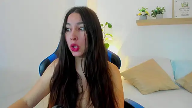 Snapshot of bella_99_ chatting on 20, 6, 2026 bella 99 online show from 20, 6, 2026