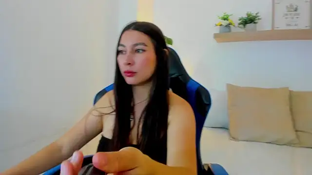 Snapshot of bella_99_ chatting on 19, 6, 2026 bella 99 online show from 19, 6, 2026