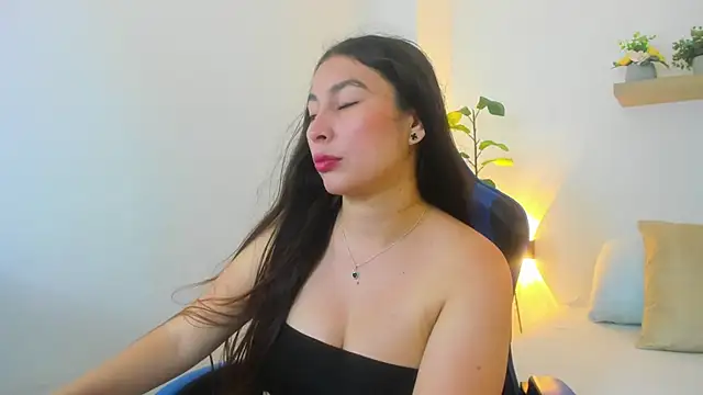 Snapshot of bella_99_ chatting on 13, 6, 2026 bella 99 online show from 13, 6, 2026