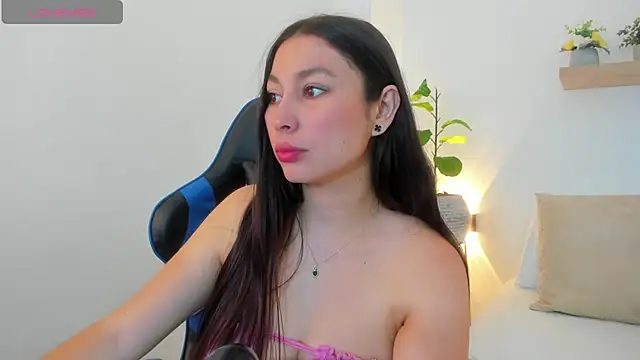 Snapshot of bella_99_ chatting on 16, 7, 2026 bella 99 online show from 16, 7, 2026