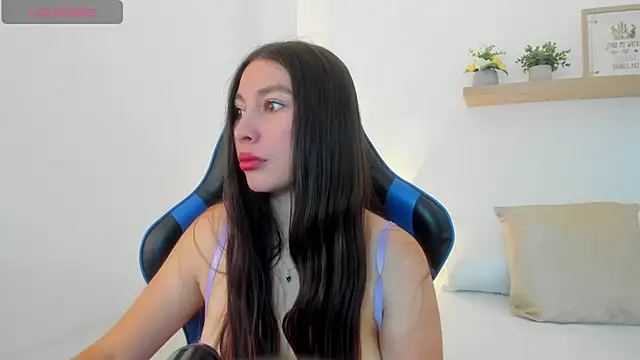 Snapshot of bella_99_ chatting on 8, 7, 2026 bella 99 online show from 8, 7, 2026