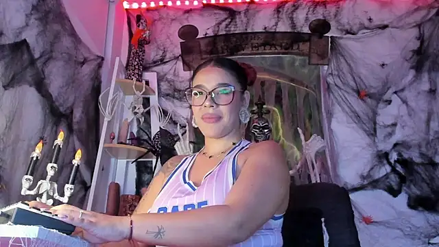 andrea lopezz  online show from 3, 10, 2025