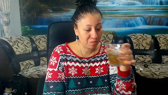 Snapshot of MoistMady chatting on 4, 10, 2025 MoistMady online show from 4, 10, 2025