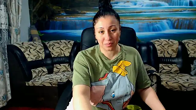 Snapshot of MoistMady chatting on 1, 3, 2025 MoistMady online show from 1, 3, 2025