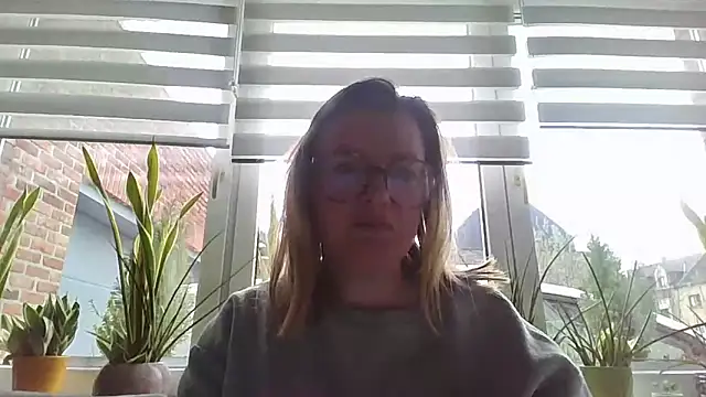 LiquidLeonie online show from 2, 4, 2026