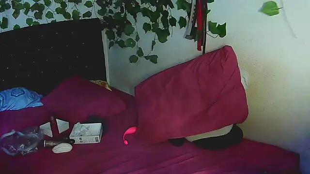 Snapshot of fresa_caliente chatting on 8, 3, 2025 fresa caliente online show from 8, 3, 2025