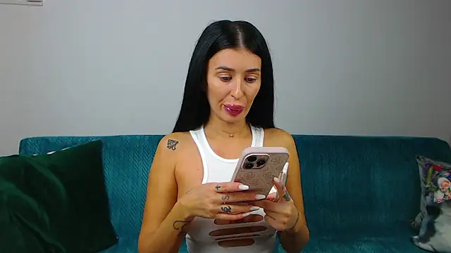 Snapshot of SaraDaisy chatting on 6, 10, 2025 SaraDaisy online show from 6, 10, 2025