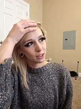 AmethystFoxx online show from 10, 2, 2026