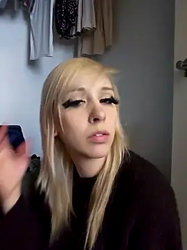 AmethystFoxx online show from 7, 10, 2025