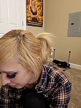 AmethystFoxx online show from 15, 3, 2026