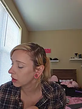 Snapshot of AmethystFoxx chatting on 6, 6, 2026 AmethystFoxx online show from 6, 6, 2026