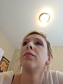 Snapshot of AmethystFoxx chatting on 7, 6, 2026 AmethystFoxx online show from 7, 6, 2026