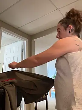 Mini And The Bear online show from 12, 2, 2026