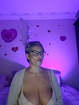 BellaBellaHot online show from 25, 10, 2025