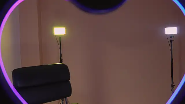 Snapshot of NaomiSainz chatting on 11, 3, 2025 NaomiSainz online show from 11, 3, 2025