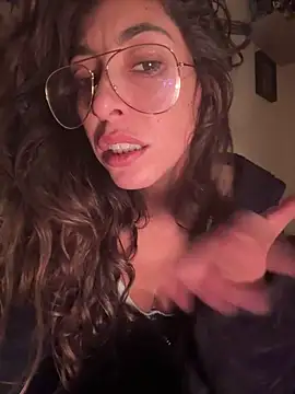 amanilouve online show from 8, 11, 2025