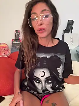 amanilouve online show from 19, 10, 2025