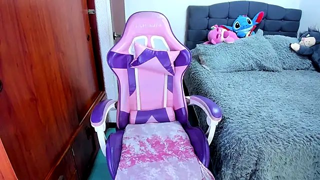 saphira owen online show from 4, 12, 2025