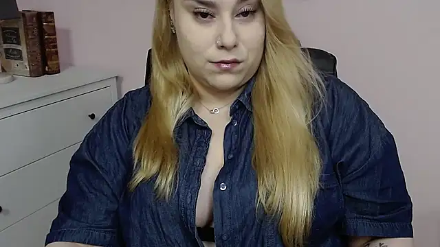 Snapshot of XgloryHAILEY chatting on 4, 3, 2025 XgloryHAILEY online show from 4, 3, 2025